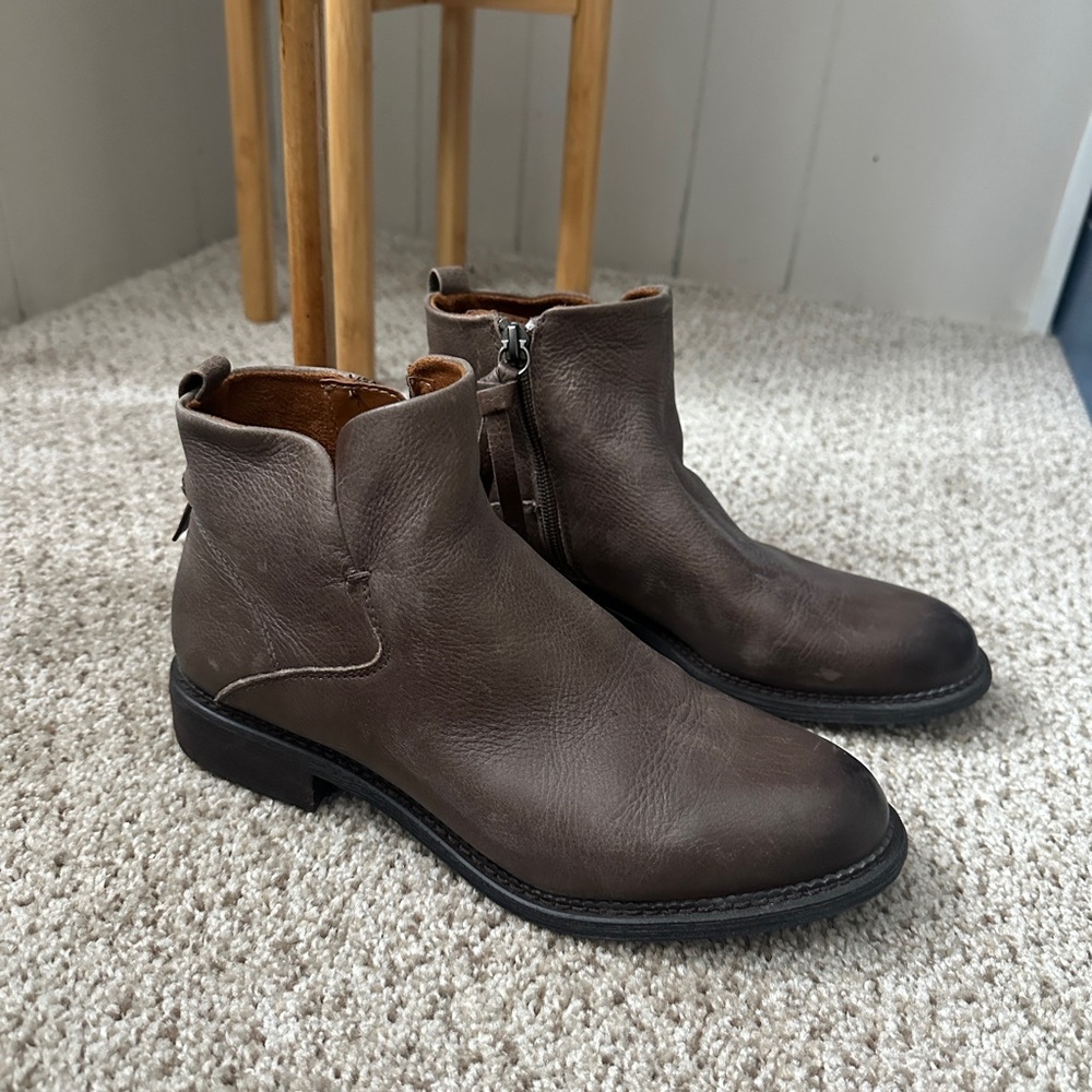 Franco Sarto Hyla Leather Ankle Booties Size 7